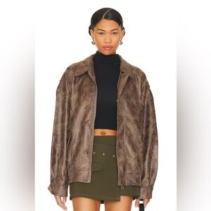 Revolve | Lioness | Kenny Bomber